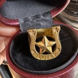 Large Gold Tone Horseshoe Lucky Star Ring
